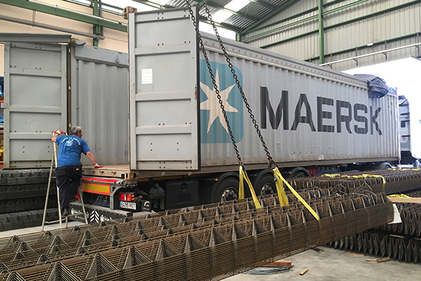 Exportación a Omán en camiones especiales de transporte
