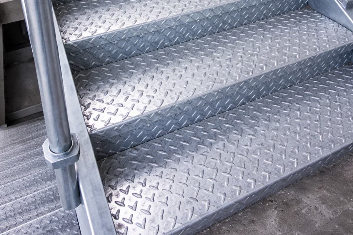 usos chapa antideslizante escalera Ferros La Pobla